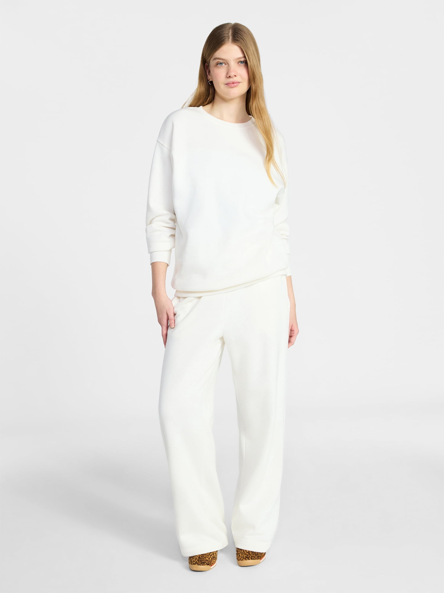 No Boundaries Oversized Fleece Sweatshirt with Long Sleeves, Women's XXS-4X
