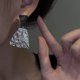 thumbnail image 4 of Pendientes de personalidad única de nicho con diseño geométrico en blanco y negro a juego con temperamento sencillo para mujer, 4 of 4