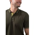 thumbnail image 3 of PLAYERA COMFORT FIT DE CUELLO TIPO POLO,  MANGA CORTA, CÁRDIGAN EN PUÑOS Y CUELLO CON LÍNEAS A CONTRASTE Y ABERTURA EN LOS COSTADOS, 3 of 4