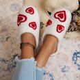 thumbnail image 1 of Zapatillas de corazón de lujosas zapatillas caseras difusas no deslizizas zapatillas térmicas planas cómodas zapatillas peludas y transpirables para dormitorio interior, 1 of 8