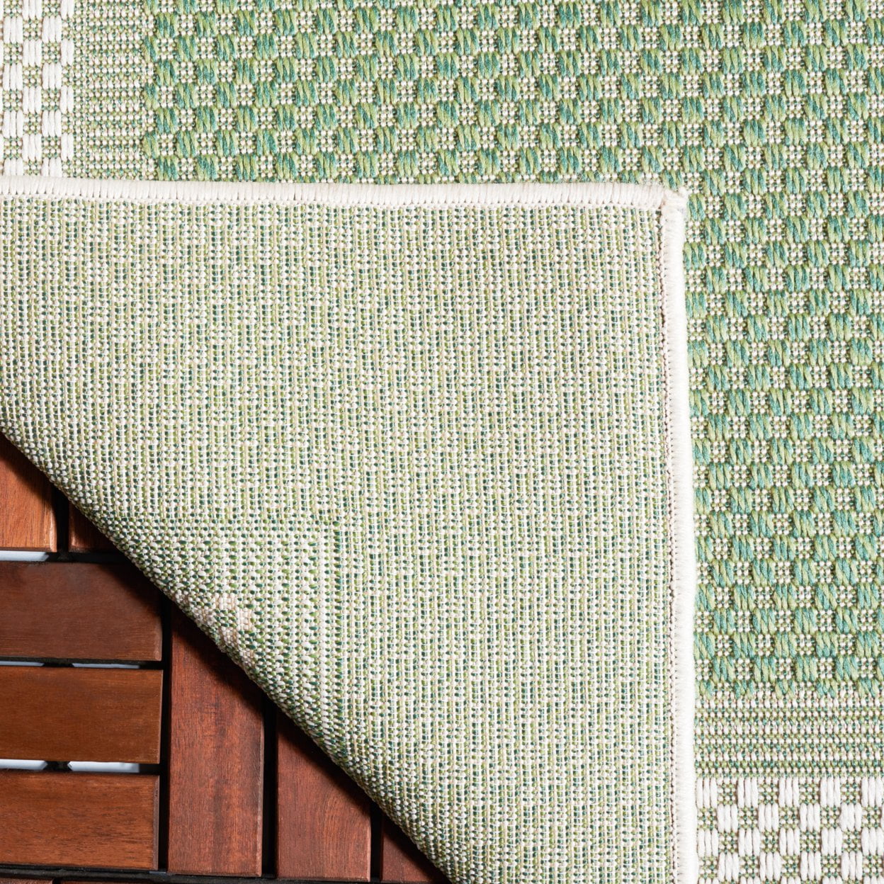 SAFAVIEH Machine Washable Rug Indoor/Outdoor Bermuda Collection - Bermuda David Plaid Indoor/Outdoor Area Rug, Green/Ivory, 6'7" x 6'7" Round