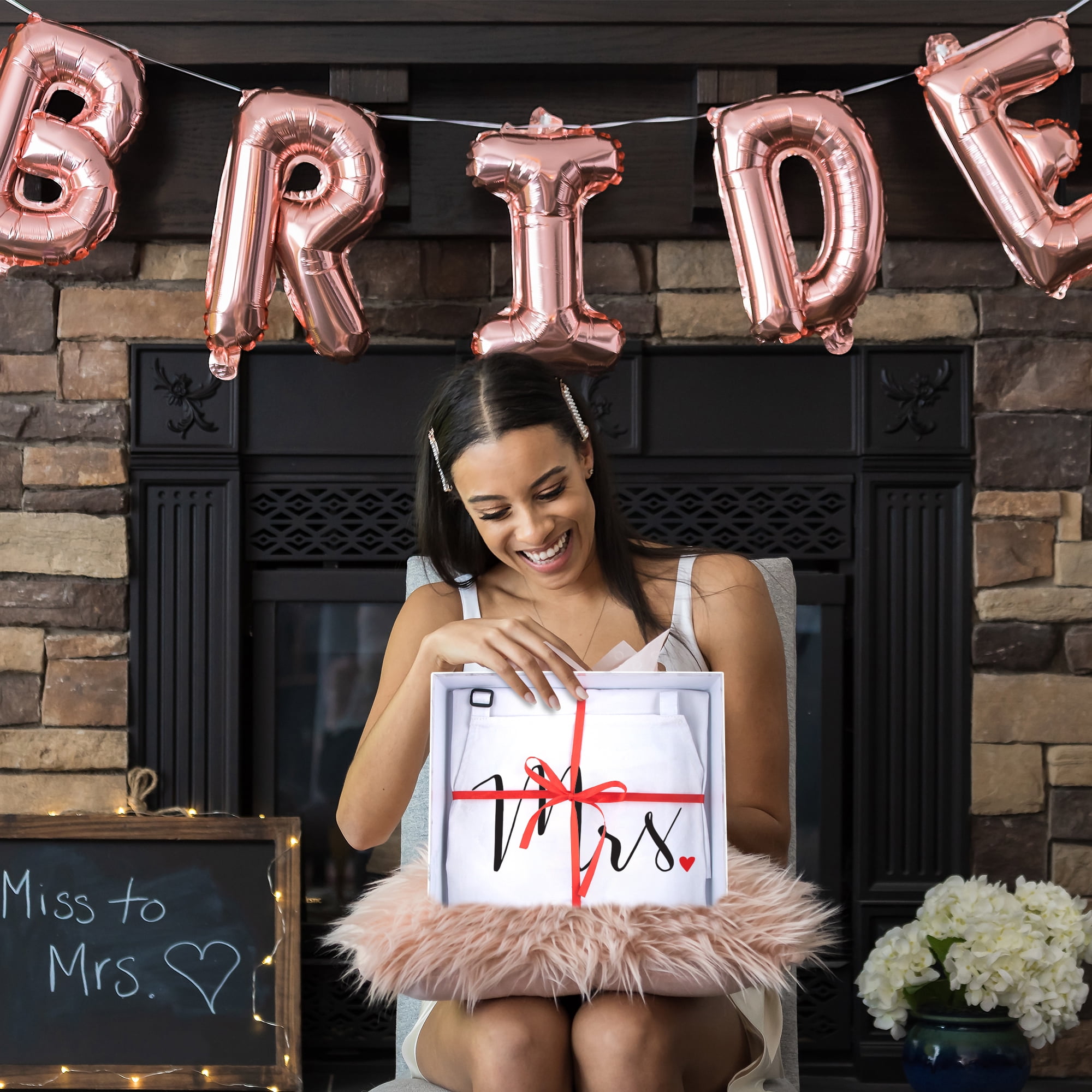 Prazoli His and Her Aprons - Mr and Mrs Couples Engagement Gift , Cute Bridal Shower Gift Anniversary Wedding Registry Items & Decoration , Housewarming Gifts For New Home Newlywed Gift