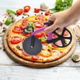 thumbnail image 2 of Cortador de Pizza CHAO Acero Inoxidable Antiadherente Rojo en Forma de Bicicleta, 2 of 5