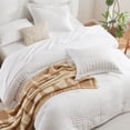 thumbnail image 4 of Juego de ropa de cama CozyLux King White Seersucker con edredón, 7 piezas, 4 of 9