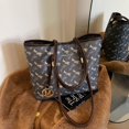 thumbnail image 2 of Bolso de mujer de gran capacidad, nuevo estilo 2025, diseño de nicho, bolso de mano de moda de alta gama, bolso de mano para todo tipo de viajes., 2 of 5