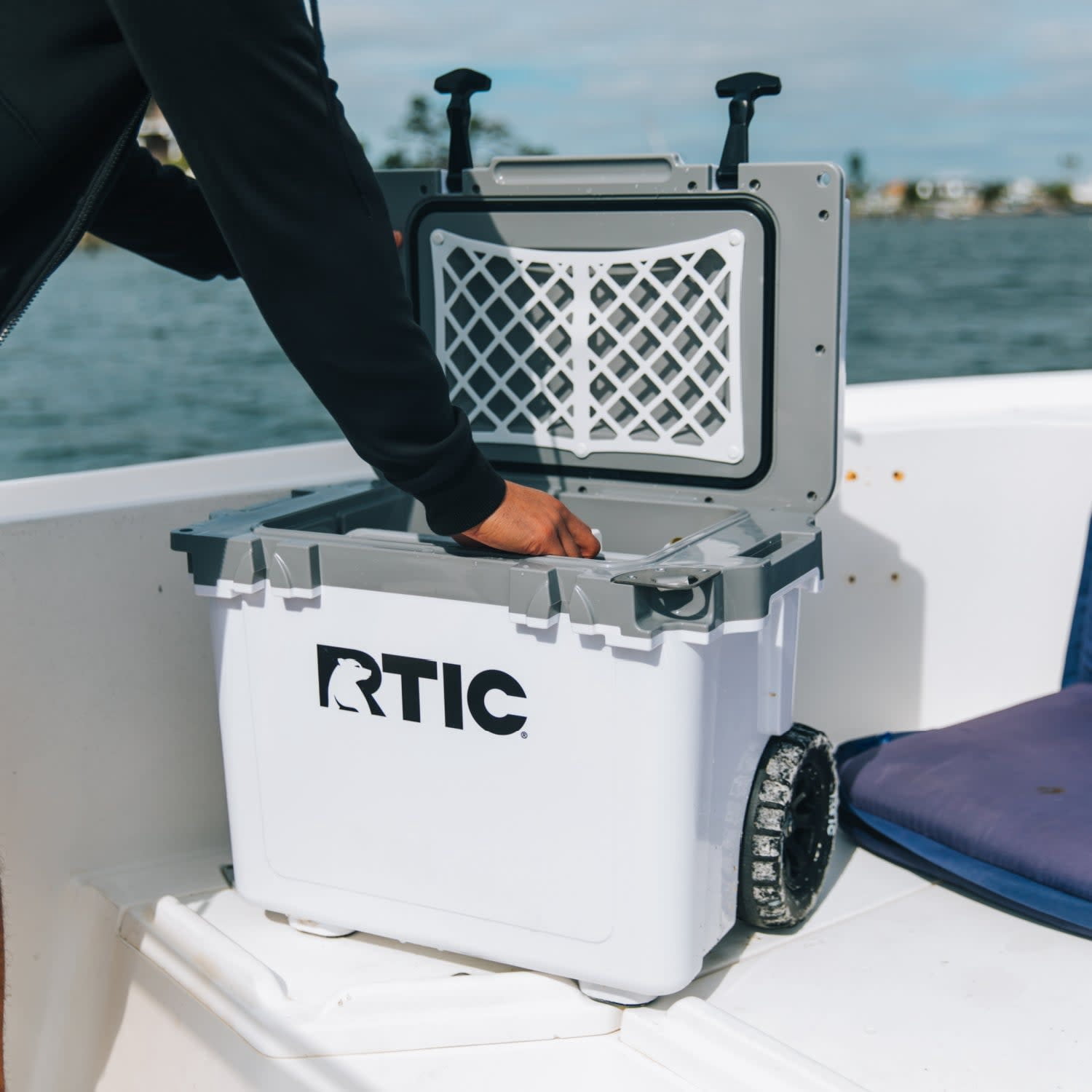 RTIC 22 QT Wheeled Hard-Sided Cooler, Fits 28 Cans or 6 Wine Bottles, Lavender/Plum