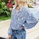 thumbnail image 2 of Camiseta de manga larga para mujer, jersey con cuello en V, manga acampanada, Top estampado para mujer, Tops sueltos informales con estampado azul S, 2 of 6
