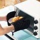 thumbnail image 4 of Juego de manoplas para horno resistentes al calor, agarraderas de agarre para sartenes calientes y horno, par de manoplas de cocina, guante para hornear, 2 uds., 27*17cm, 4 of 5