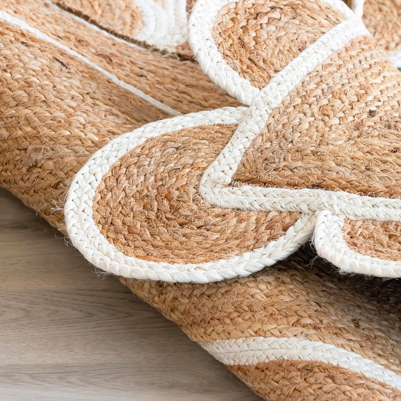 QUINCH Natural Jute Hand Braided Scalloped Area Rug