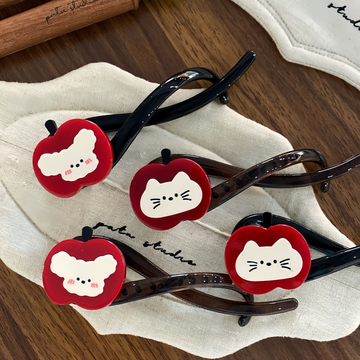 Bead twist clip, premium scratch clip, kitten apple hairpin, hair accessory hairpin.