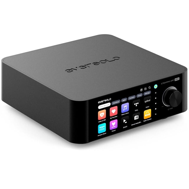 music streamer eversolo play 60w×2, pantalla táctil de 5,5" 110v reproductor de música negro en vista 3/4 frontal, carcasa rectangular con bordes redondeados y logo en la tapa; pantalla táctil de 5.5" muestra iconos de servicios de streaming, perilla de volumen a la derecha y controles frontales discretos. Suele usarse como DAC y amplificador integrado para alimentar parlantes pasivos pequeños en sistemas multiroom.