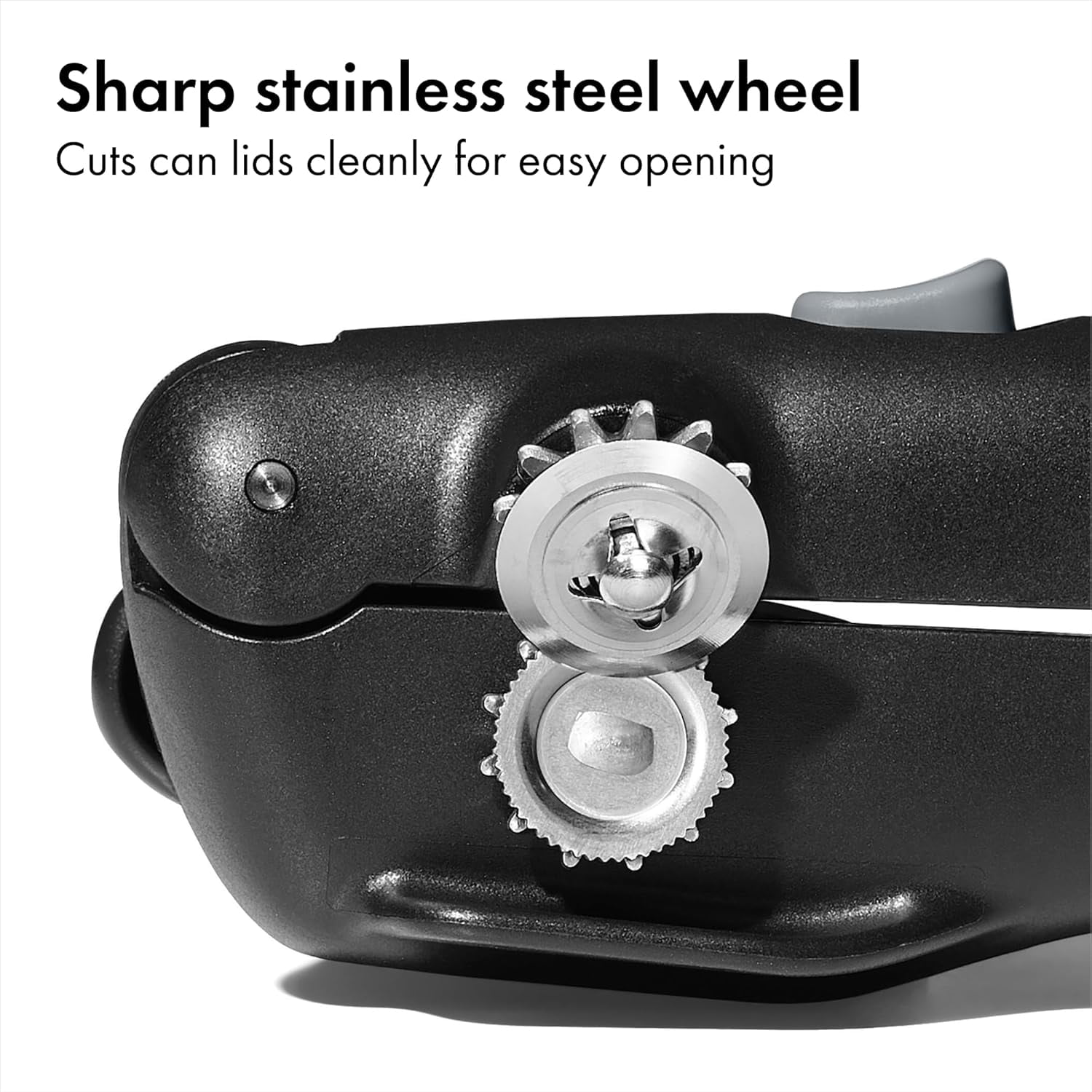 Good Grips Lock & Go Can Opener, Manual Can Opener with Locking Arms and Easy-Release Button, Handheld Kitchen Gadget, Compact Kitchen Utensil for Everyday Use