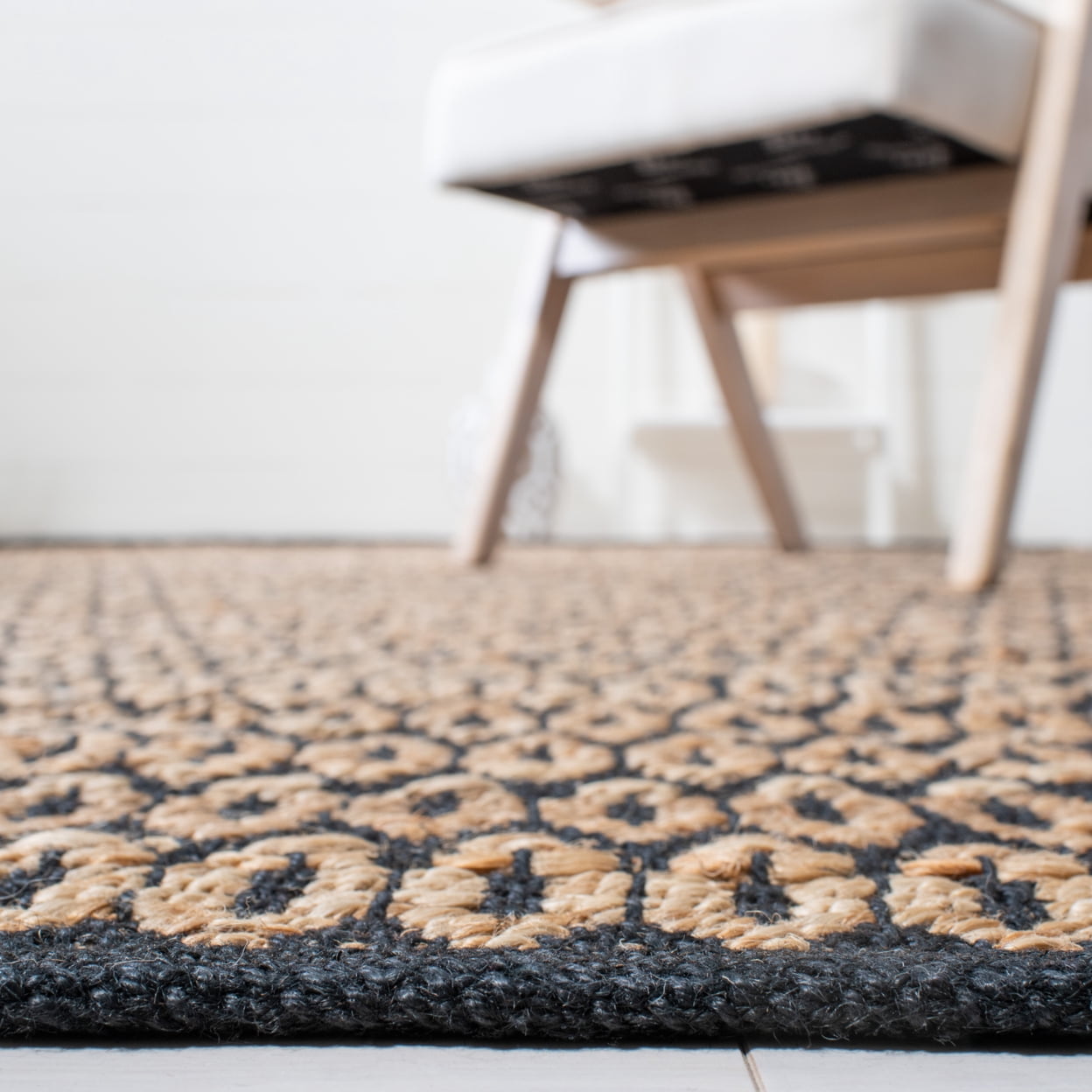 SAFAVIEH Natural Fiber Kalisha Geometric Area Rug, Natural/Black, 6' x 9'