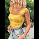 thumbnail image 4 of Camiseta Sin Mangas con Cuello Cuadrado y Estampado Floral para Mujer, Corte Ajustado para Vacaciones. Amarillo S, 4 of 9