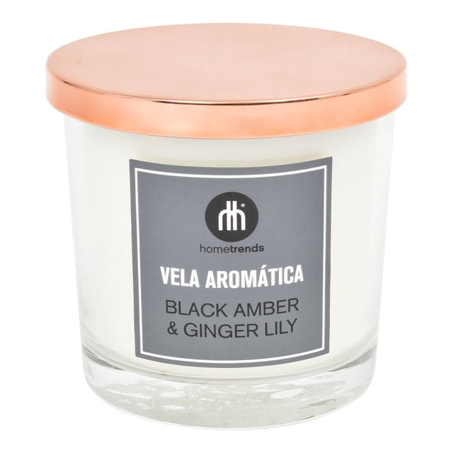 Vela Aromática Hometrends Blanco Black Amber & Ginger Lily en frasco de cristal con tapa rose gold, ideal para decoración y ambientar cualquier espacio del hogar con su aroma Black Amber & Ginger Lily. Su recipiente es reutilizable y aporta un toque elegante.