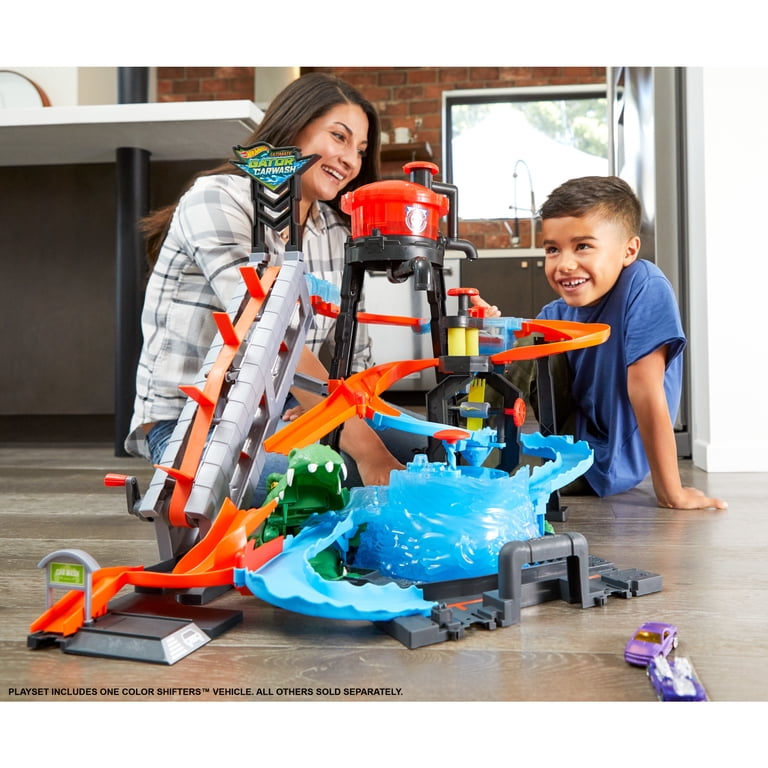 Hot Wheels Ultimate Gator Car Wash Playset with Color Shifters photo 2