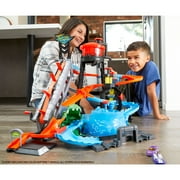 Hot Wheels Ultimate Gator Car Wash Playset with Color Shifters Toy Car in 1:64 Scale, 19.69 in