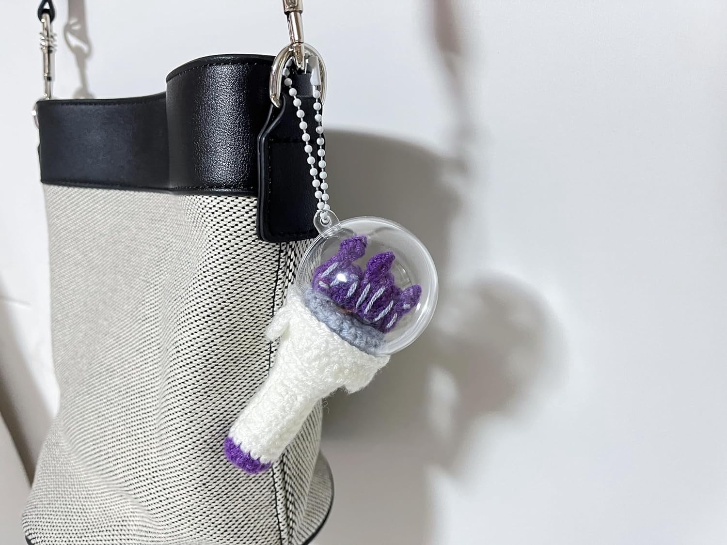(G)I-DLE Lightstick Keychain Mini Official Light Stick Lovely Bag Pendant Key Ring as Gifts or Collection and Souvenir