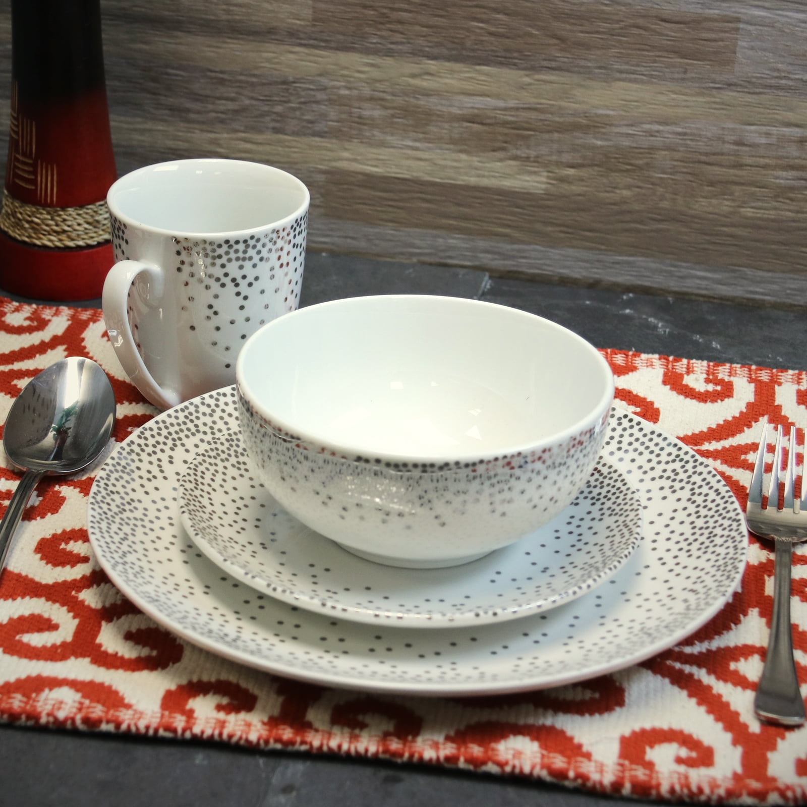 Gibson Platinum Dots 16 Piece Dinnerware Set