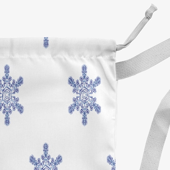 Simply Daisy Flurries 18 x 29 in White Laundry Bag