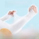thumbnail image 1 of Manga de hielo para protección solar, manga de seda helada para mujer, manga de protección solar para verano, ciclismo, viajes, protección para el brazo, manga de hielo, 1 of 3