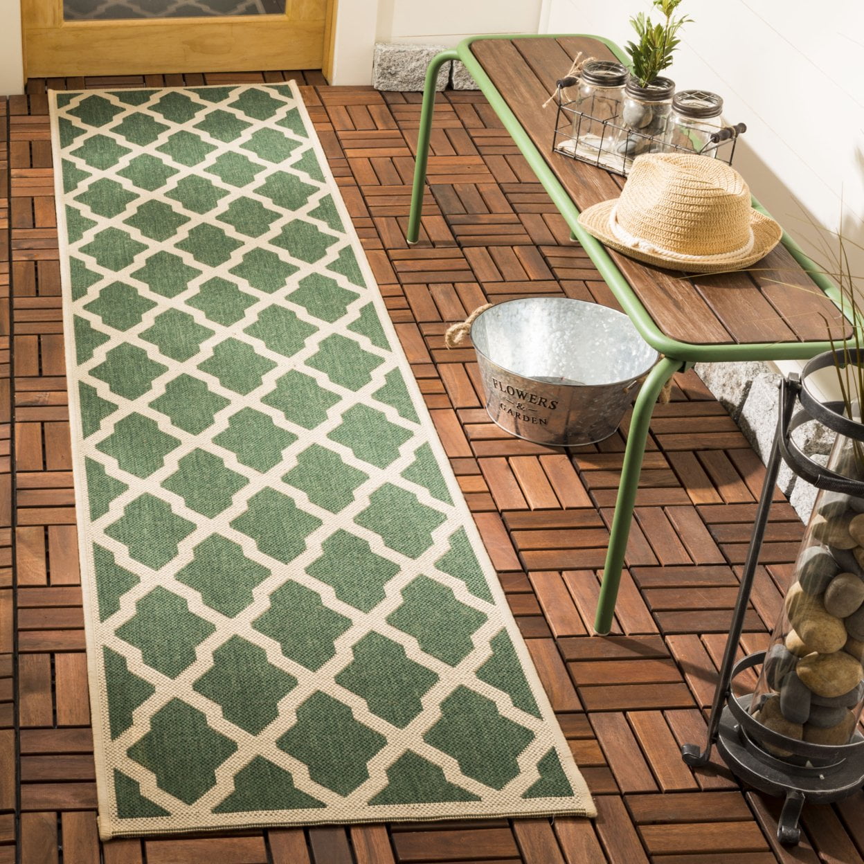 SAFAVIEH Beach House Talbot Geometric Indoor/Outdoor Area Rug, Green/Creme, 6'7" x 6'7" Square