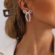 thumbnail image 3 of Pendientes de lazo de Navidad para mujer, pendientes de lazo de diamantes de imitación, pendientes de lazo de perlas de bola roja, pendientes de Navidad, regalos de Navidad para mujeres y niñas, 3 of 5