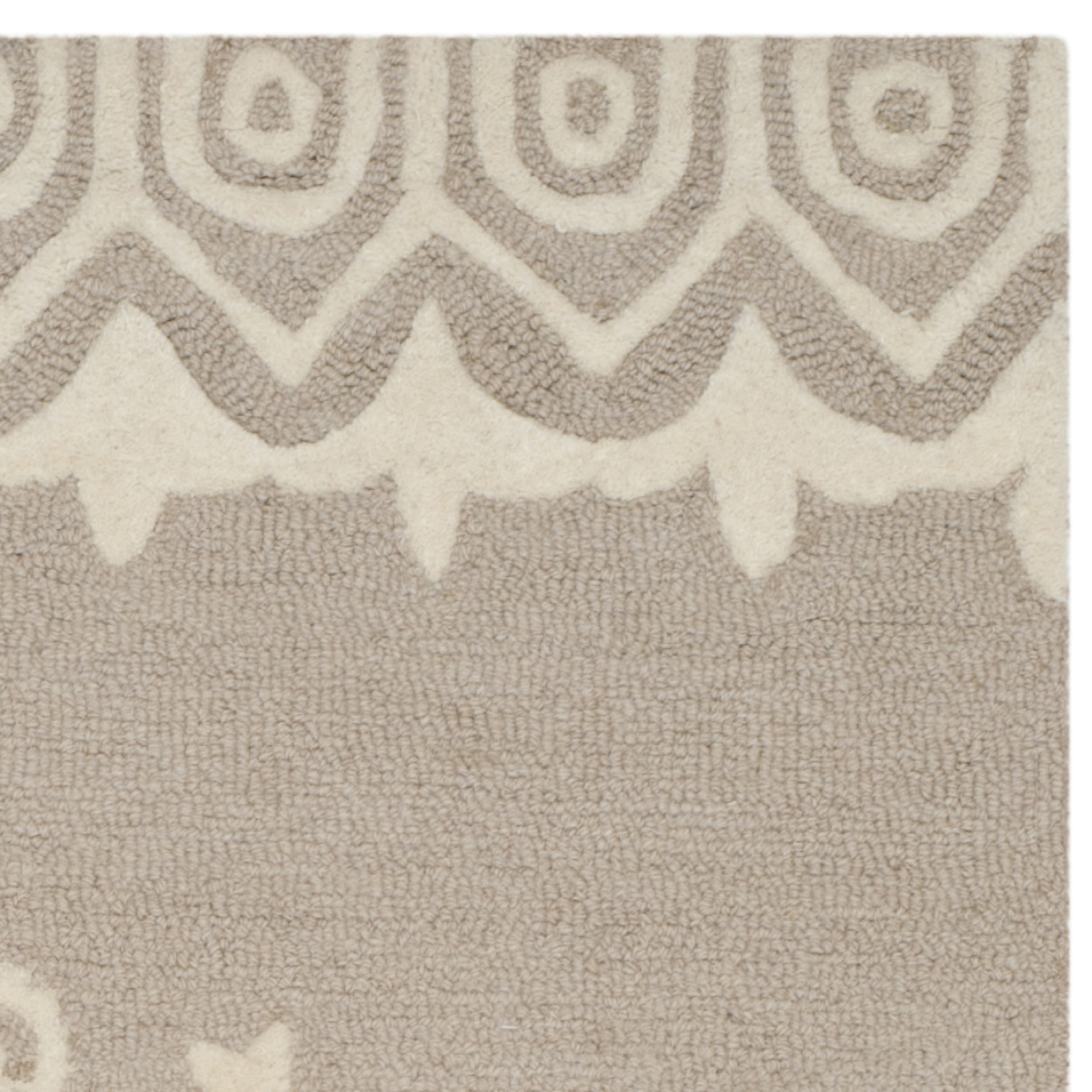 SAFAVIEH Bella Cecilia Medallion Wool Area Rug, Beige/Ivory, 8' x 10'