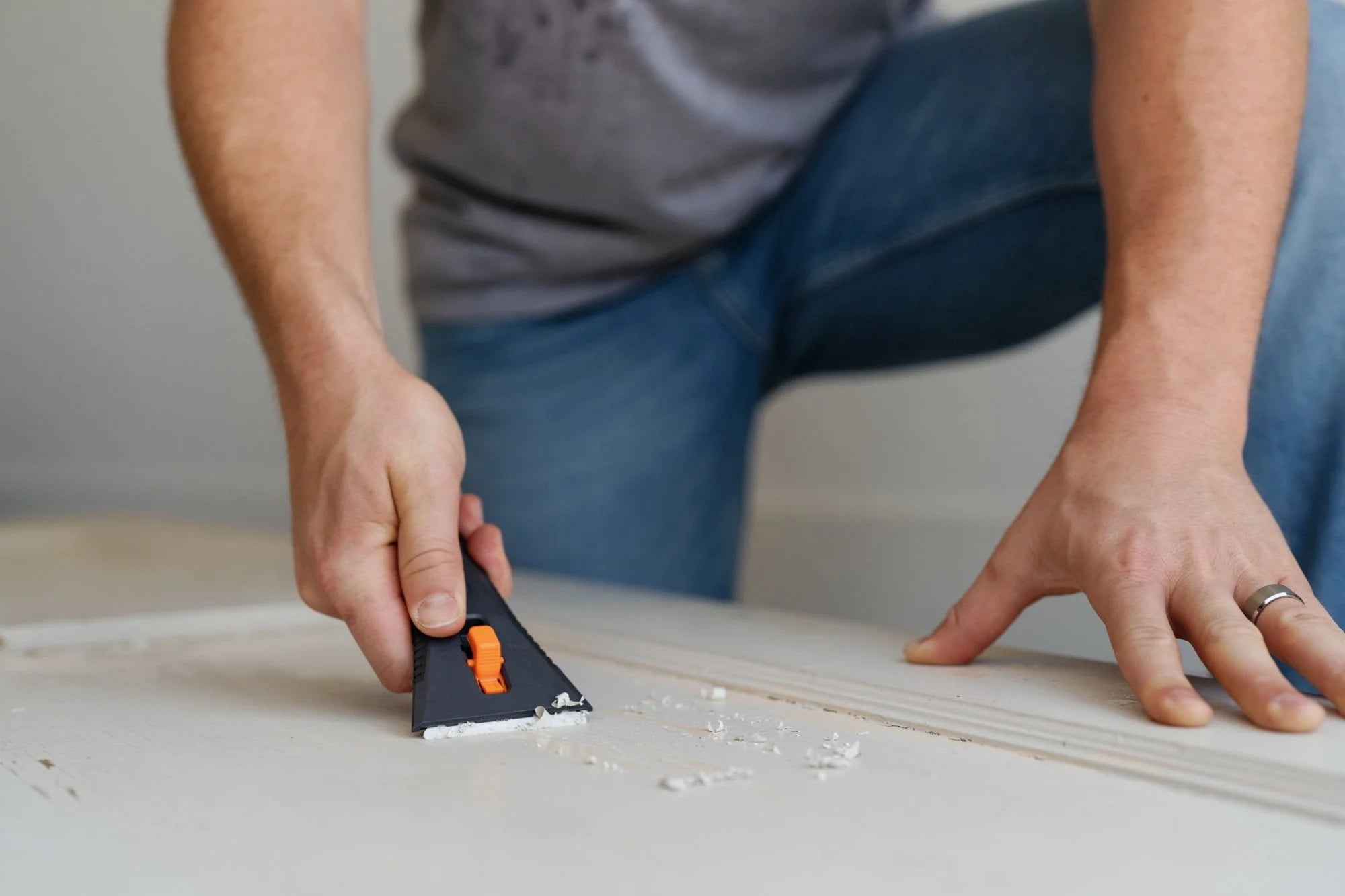 Slice 10591 Manual Utility Scraper | Locking Ceramic Blade, Soft-Touch Comfort Grips | Finger Friendly Ceramic Safety Knife Blade