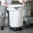 thumbnail image 2 of Rubbermaid BRUTE Bac Rond Mobile de Rangement d'Ingrédients Blanc de 32 Gallons / 510 Tasses avec Couvercle, 2 of 3