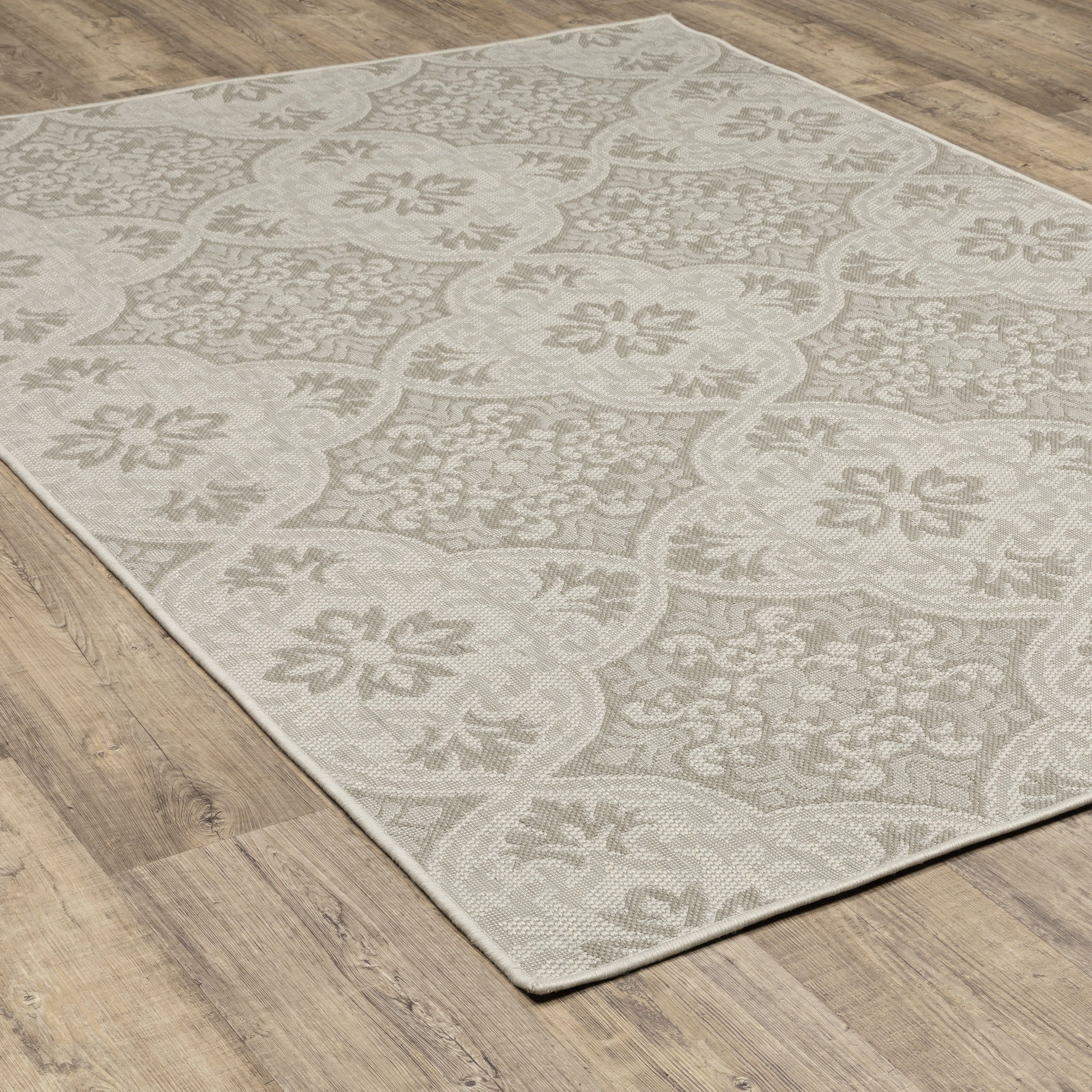 Avalon Home 6' x 9' Ivory and Gray Floral Outdoor Rug