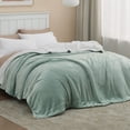 thumbnail image 3 of Manta Bedsure Sherpa de forro polar tamaño king, 270 x 230 cm, color verde salvia, 3 of 7
