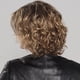 thumbnail image 4 of Xihbxyly Peluca Corta y Rizada, Postizo Sintético de Moda, Aspecto Natural y Realista, Fibra de Alta Calidad, Opciones de Peinado Versátiles, Ideal para Uso Diario o Eventos Especiales, Aumenta Tu Co, 4 of 7