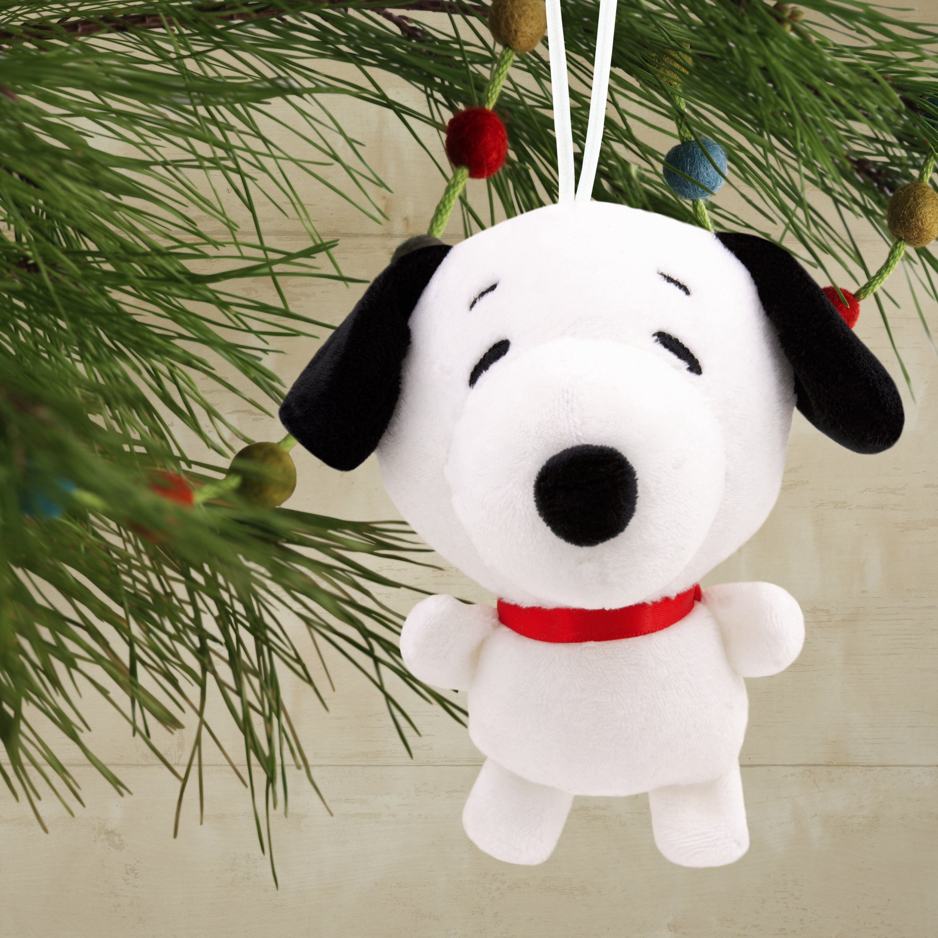 Hallmark Christmas Ornament (Peanuts Snoopy, Plush Fabric), 1 Count