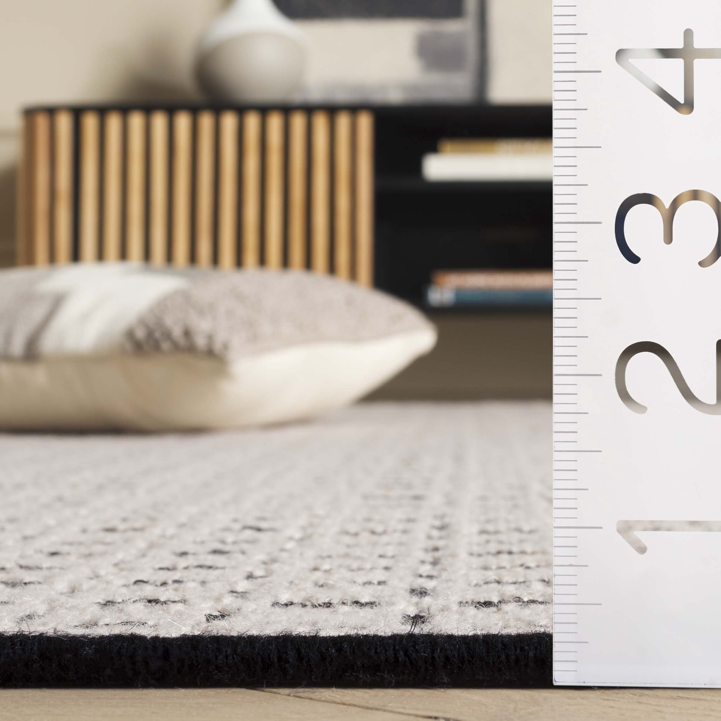 SAFAVIEH Natural Fiber Phelim Geometric Area Rug, Ivory/Black, 3' x 5'