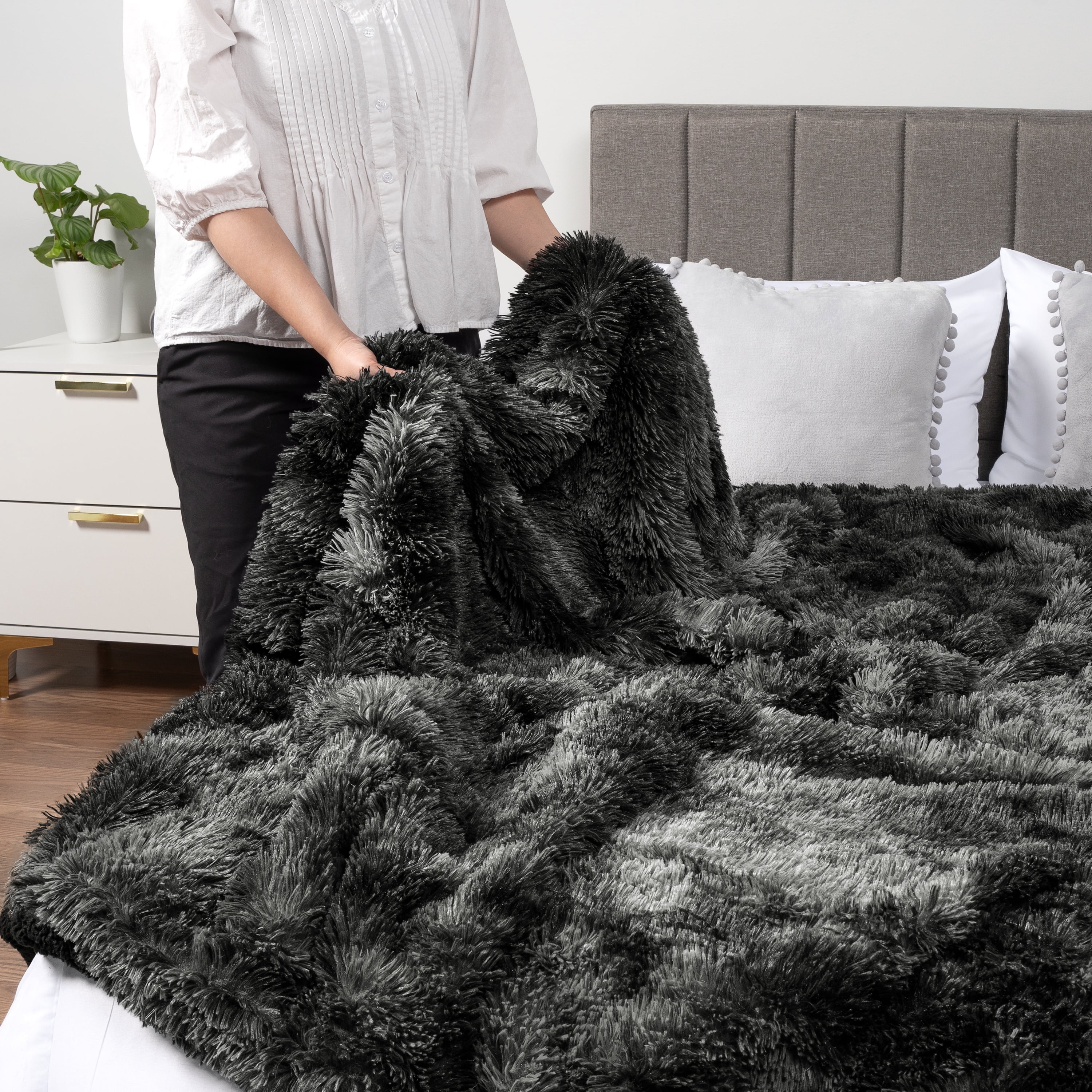 PAVILIA Black Fluffy Bed Blanket, King Size, Fuzzy Blanket for Women Men, Furry Plush Warm Large Blanket for Couch Sofa, Super Soft Thick Faux Fur Sherpa Blanket, Tie-Dye, 90x108