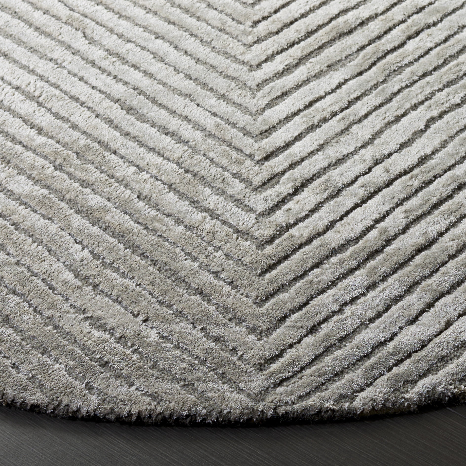 Safavieh Glamour Petar Chevron Area Rug, Silver, 6' x 6' Round