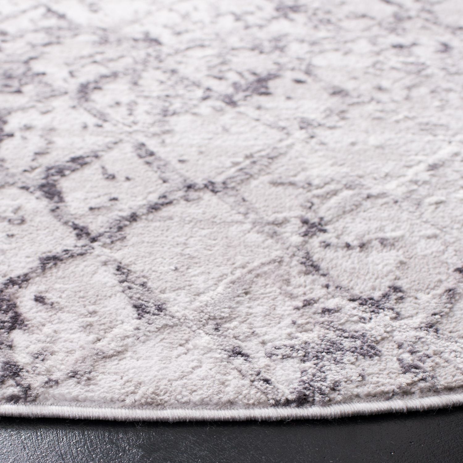 SAFAVIEH Amelia Roslyn Abstract Distressed Area Rug