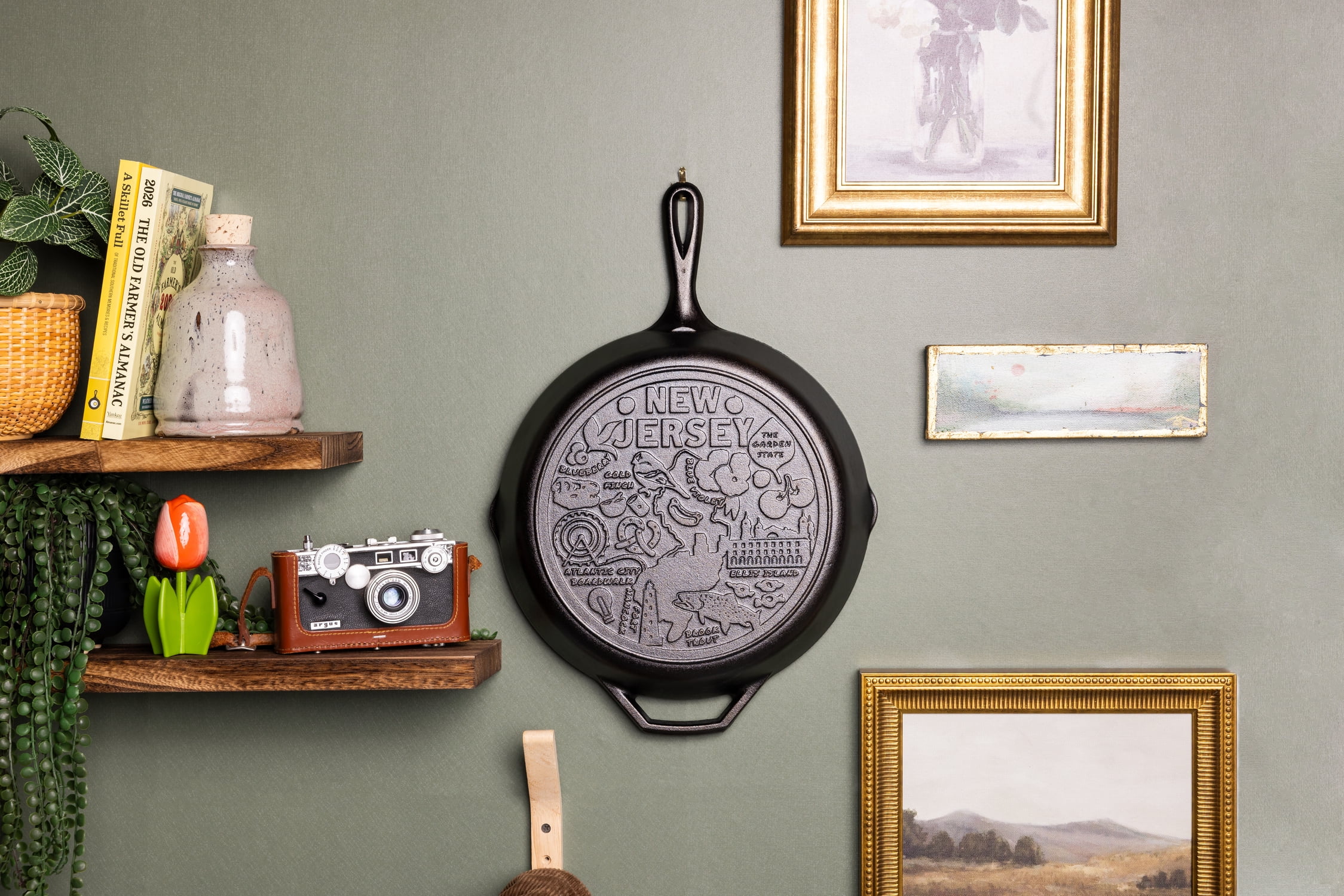 Lodge 12 Inch Seasoned Cast Iron Skillet w/ New Jersey Road Trip