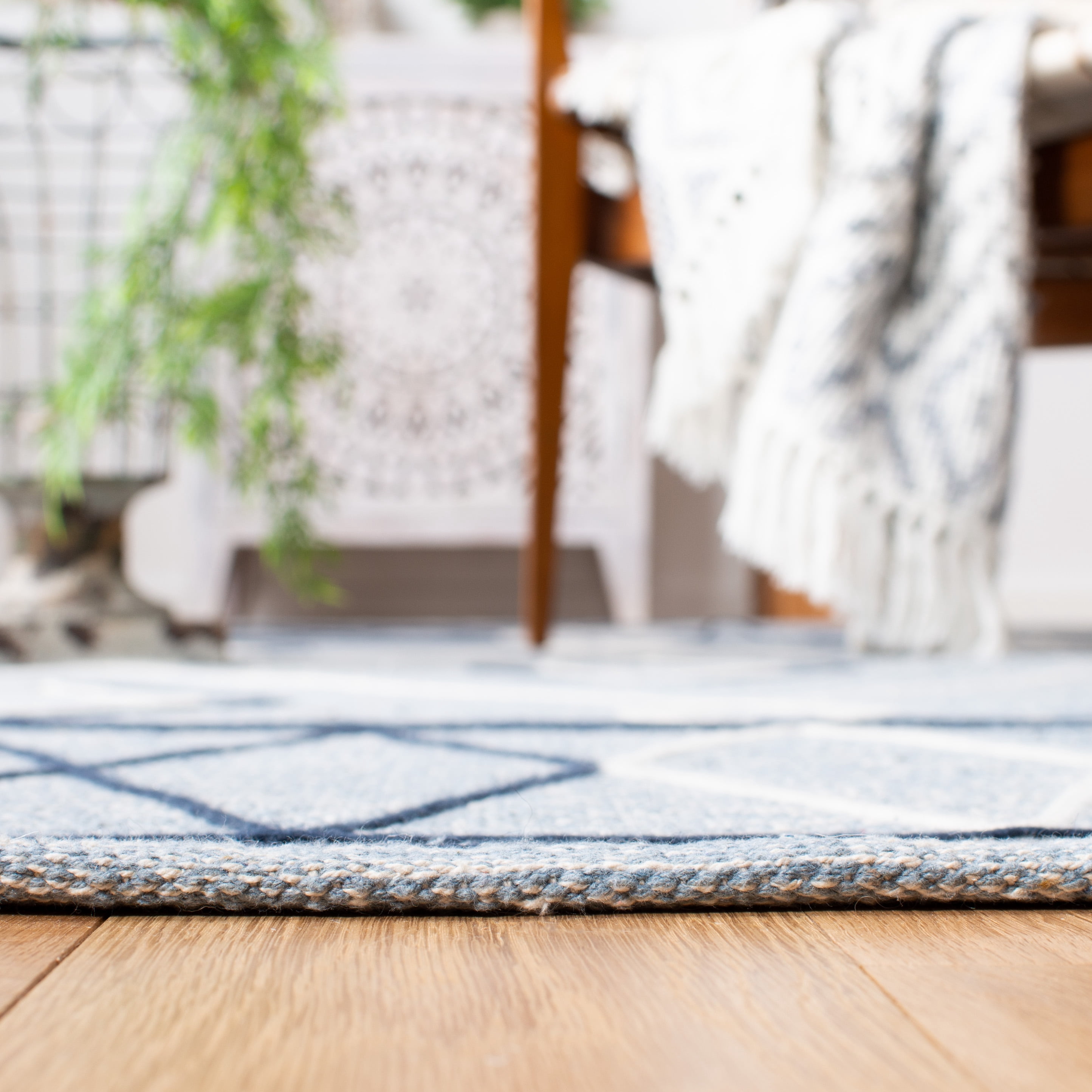 SAFAVIEH Striped Kilim Bronagh Geometric Area Rug, Light Blue/Ivory, 3' x 5'