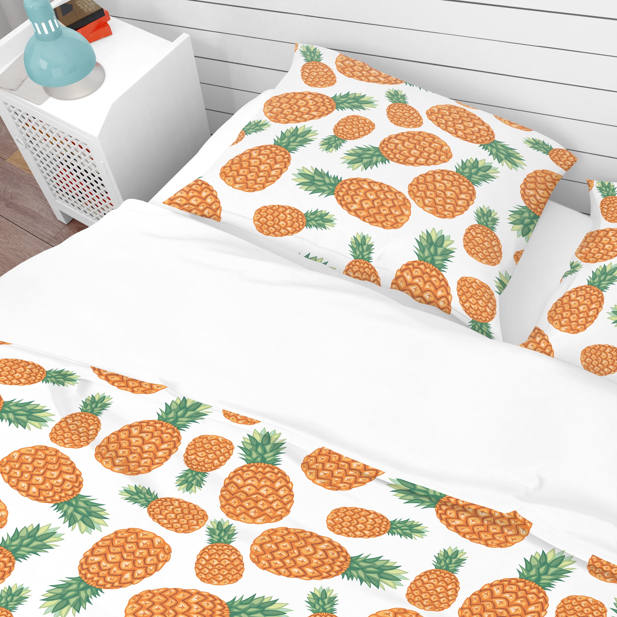 Designart 'Pineapples Fruit Pattern' Tropical Duvet Cover Set