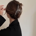 thumbnail image 3 of Pinza de pelo de Metal ahuecada de lujo para mujeres y niñas, cangrejo de pelo geométrico, Clip de captura de lazo Vintage femenino, accesorios para el cabello de moda, 3 of 4