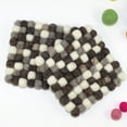 thumbnail image 1 of Conjunto de posavasos de bolas de fieltro, posavasos de fieltro, posavasos de fieltro de lana, posavasos de fieltro, posavasos arco iris, posavasos de té, regalo para ella, regalo de vacaciones, 1 of 4