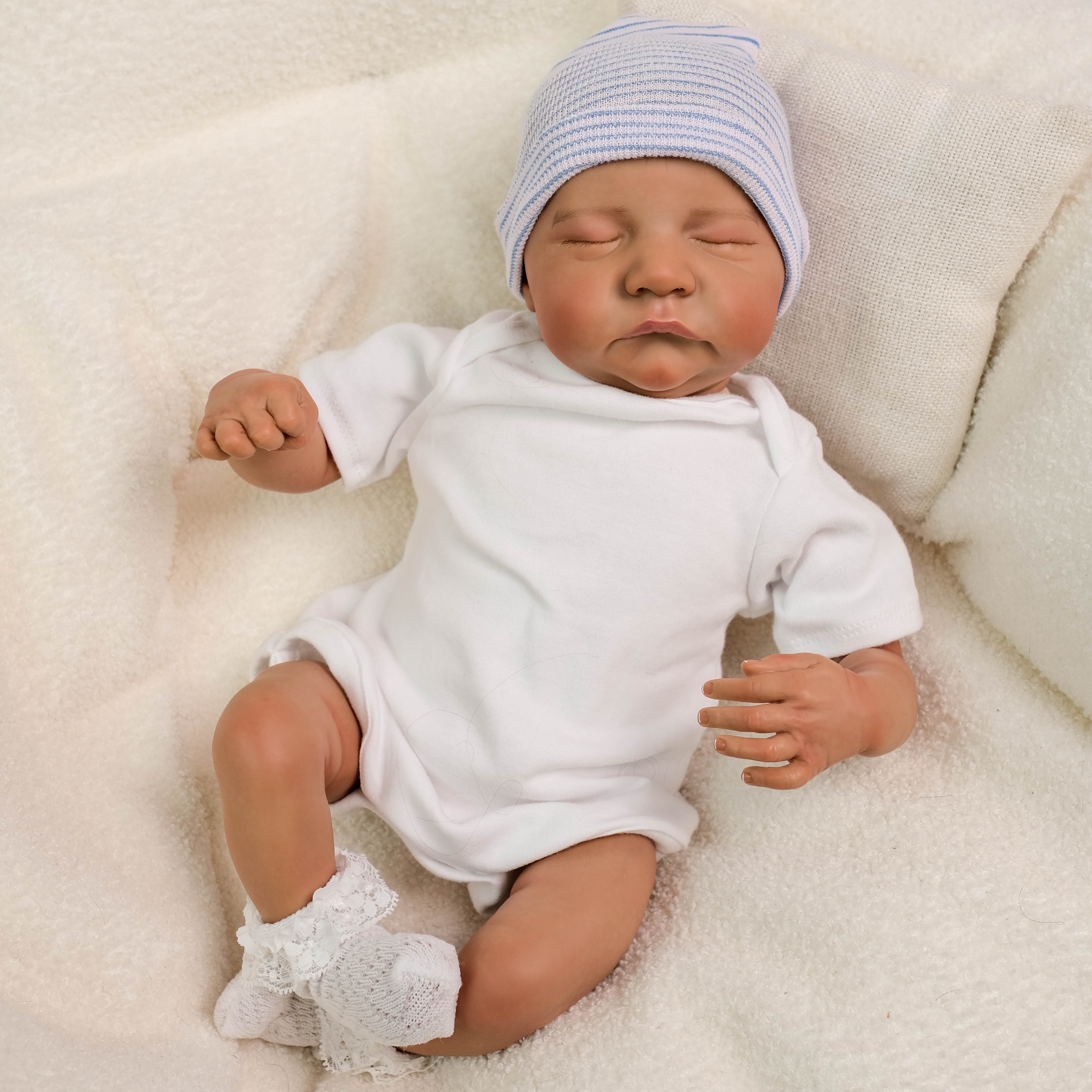 Lifelike Reborn Baby Dolls 19 inch Cloth Body Sweet Sleeping Real Life Baby Dolls With Doll Accessories And Gift Box For 3+ Years Old Gifts
