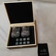 thumbnail image 4 of Juego de piedras para whisky de 8 Uds., piedras para enfriar, 2 vasos, caja de madera, rocas para enfriar, cubitos de hielo reutilizables, 4 of 8
