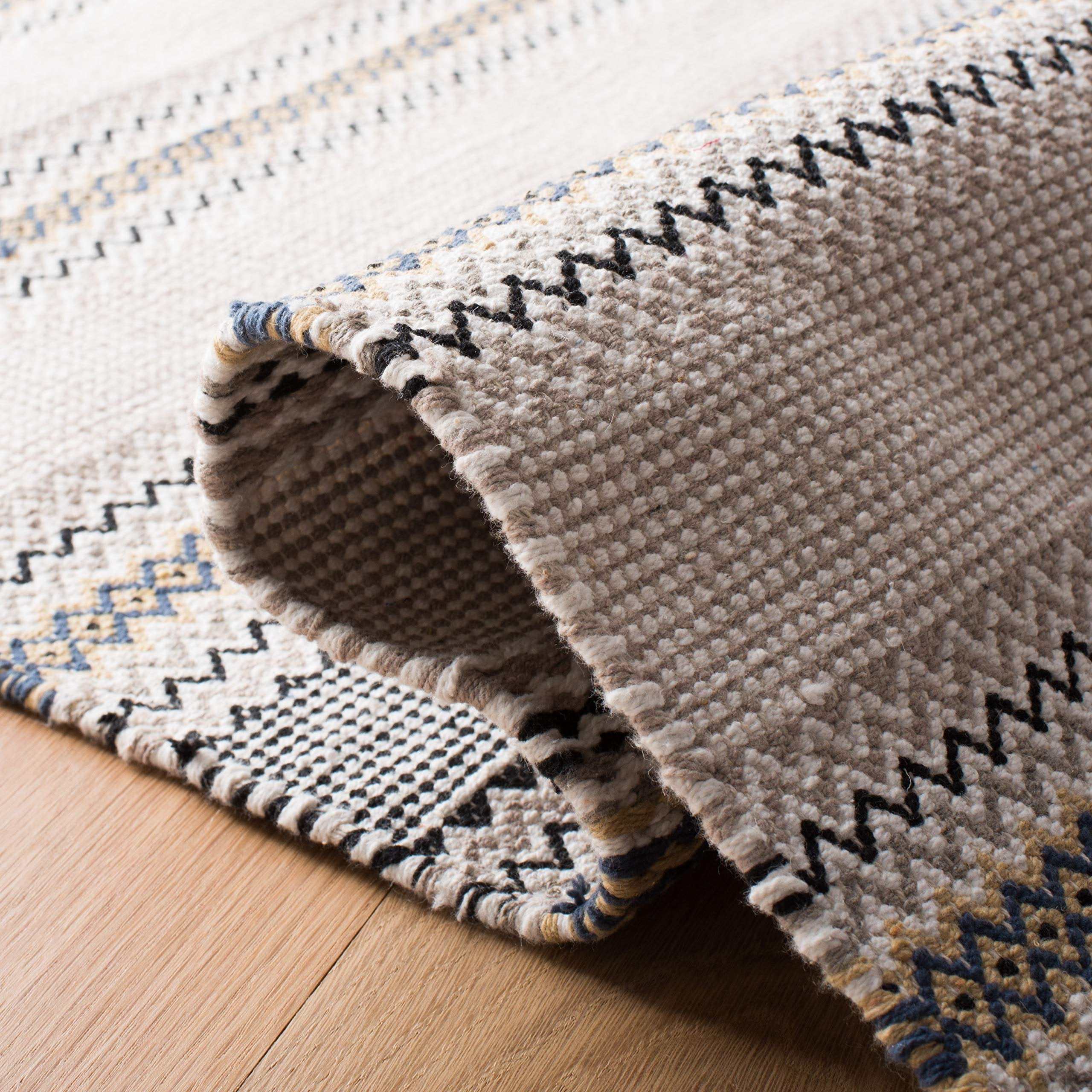 SAFAVIEH Montauk Spots Geometric Striped Cotton Area Rug, Blue/Beige, 4' x 6'