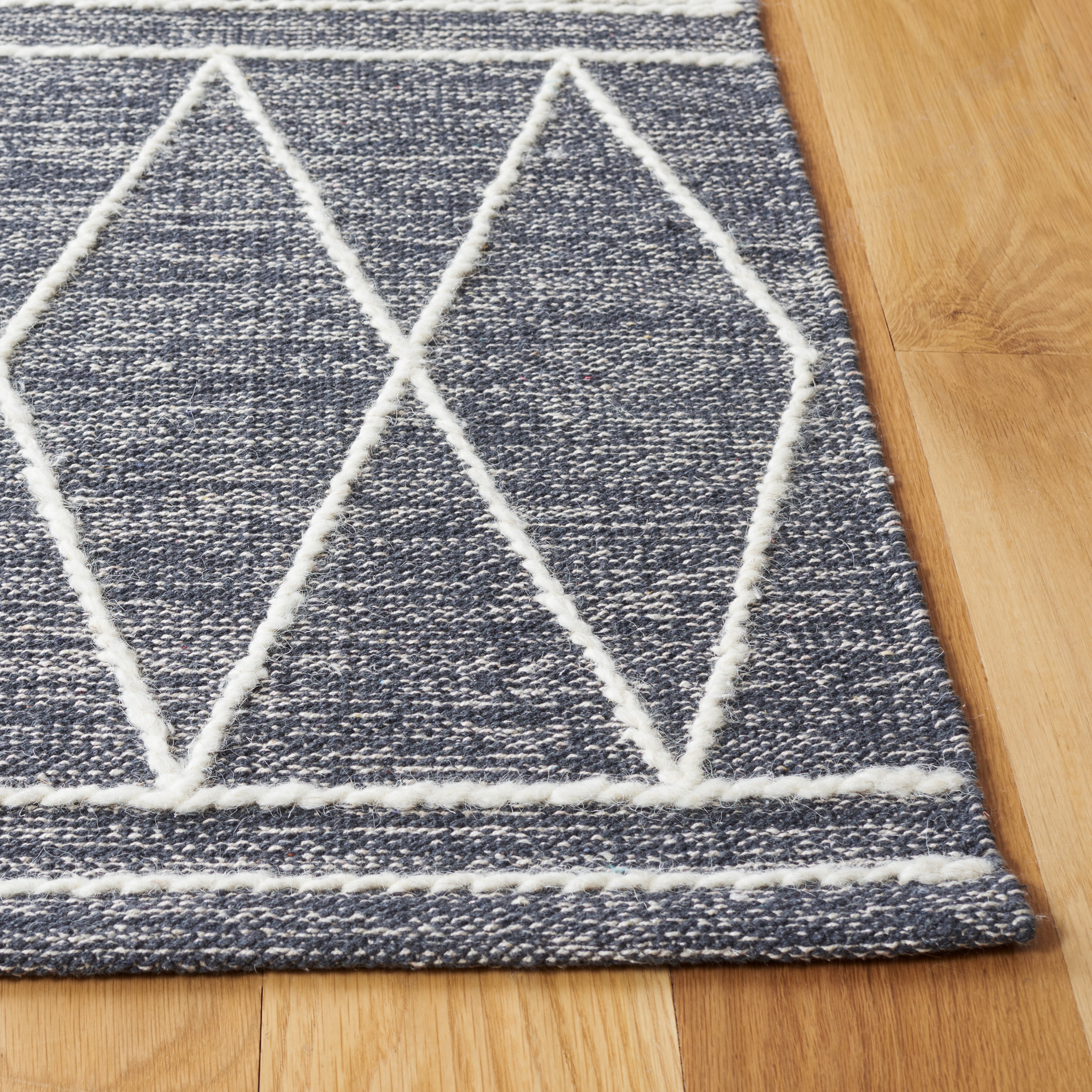 Safavieh Kilim Chloe Tribal Area Rug, Charcoal/Ivory, 5' x 8'