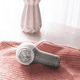 thumbnail image 5 of Wosthever Sweater Fabric Afeitadora eléctrica Remover Fabric Defuzzer Recargable Electric Fuzz Pills Remover con 2 reemplazables Suministros de limpieza para el hogar, 5 of 6