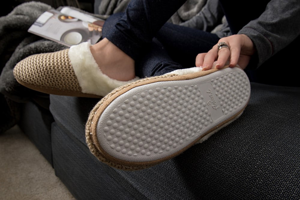 Light Brown Womens Warm Winter Slippers Cozy Cable Knit Memory Foam House Slipper Clog Shoes with Fuzzy Plush Collar for Women