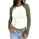 thumbnail image 1 of Top de manga larga slim fit con bloques de color para mujer: ligeramente corto, camisas informales elásticas de mezcla de poliéster, 1 of 6